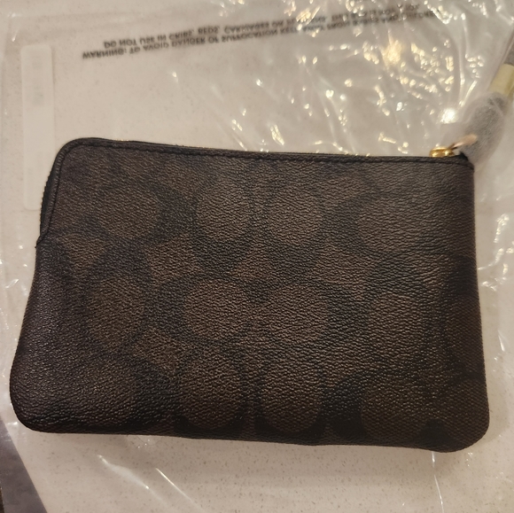 Authentic Coach Wristlet New in Bag - Picture 5 of 6